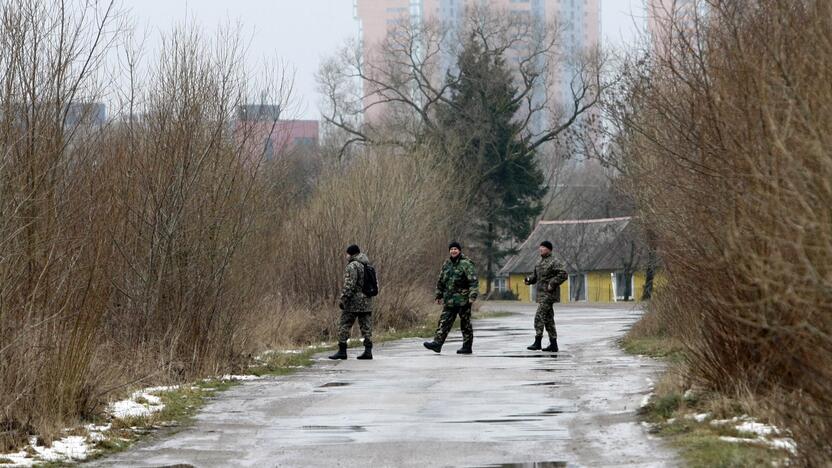 Būrys policininkų ir savanorių ieško dingusio vaikino 