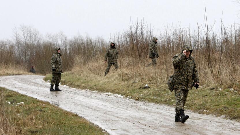 Būrys policininkų ir savanorių ieško dingusio vaikino 