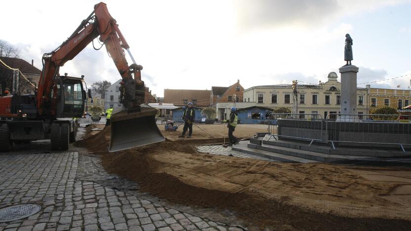 Teatro aikštėje ruošiamas ledas – kiek kainuos pačiuožinėti?