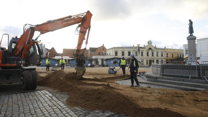 Teatro aikštėje ruošiamas ledas – kiek kainuos pačiuožinėti?