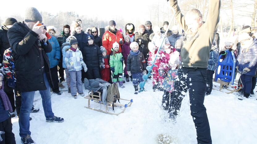 Kaimynų žiemos žaidynės ant Mumlaukio ežero