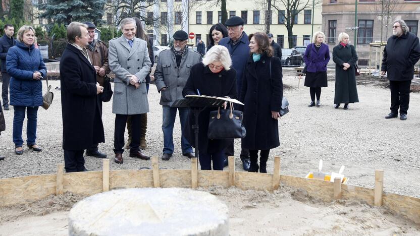 Kapsulės įleidimas Vydūno skvere