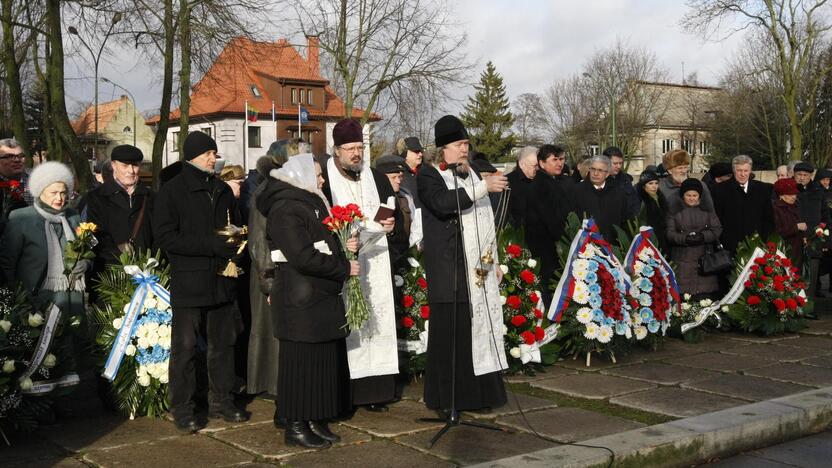 Skulptūrų parke – gėlės raudonarmiečiams