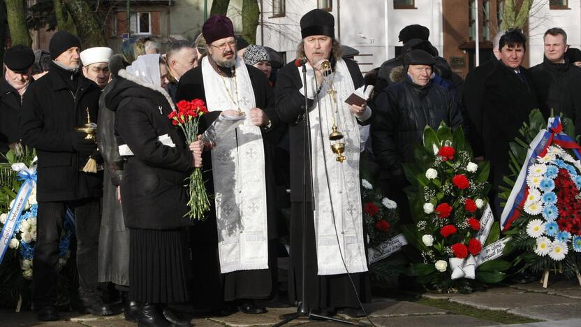 Skulptūrų parke – gėlės raudonarmiečiams