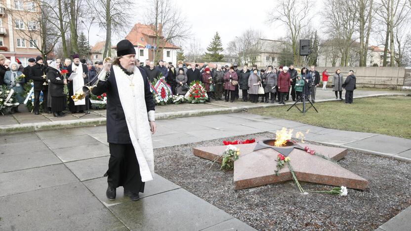 Skulptūrų parke – gėlės raudonarmiečiams