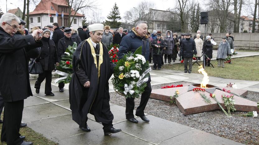 Skulptūrų parke – gėlės raudonarmiečiams