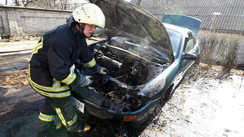 Automobilio gaisras Karklų gatvėje