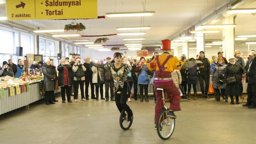 Klaipėdos Naujajame turguje lankėsi cirko artistai 