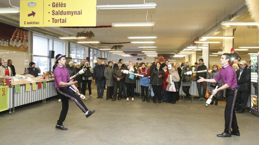 Klaipėdos Naujajame turguje lankėsi cirko artistai 