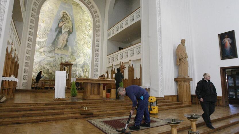 Marijos Taikos Karalienės bažnyčioje – talka