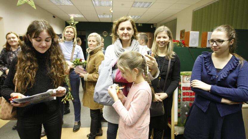 Skaitykloje suplasnojo Kalėdų angelai