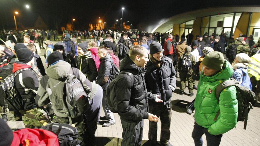 Naktį pajūriu patraukė per pusantro tūkstančio žygeivių