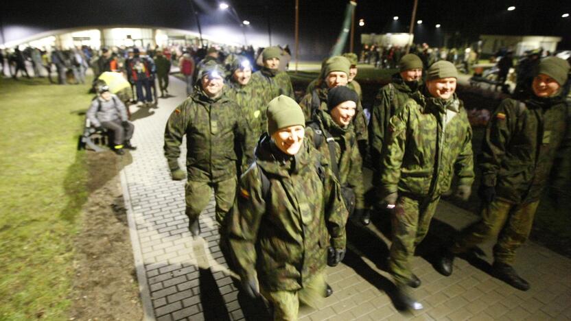 Naktį pajūriu patraukė per pusantro tūkstančio žygeivių