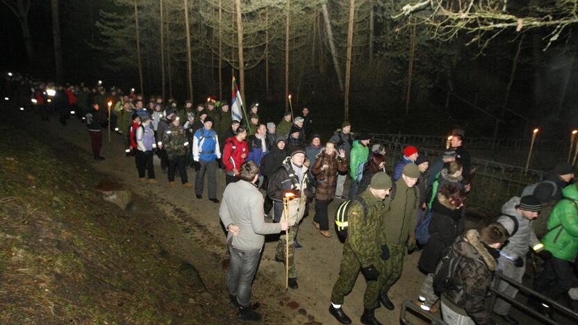 Naktį pajūriu patraukė per pusantro tūkstančio žygeivių