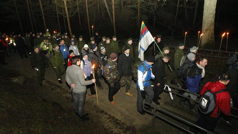 Naktį pajūriu patraukė per pusantro tūkstančio žygeivių