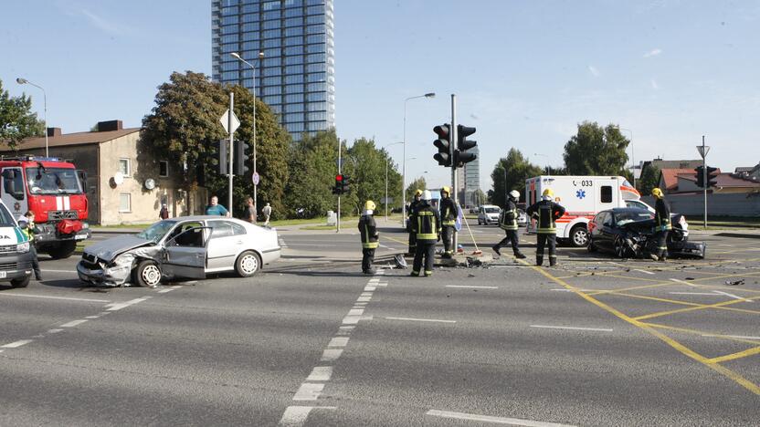 Dar viena avarija Klaipėdoje: sumaitoti du automobiliai