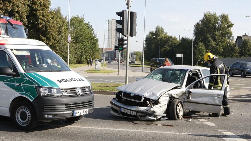 Dar viena avarija Klaipėdoje: sumaitoti du automobiliai