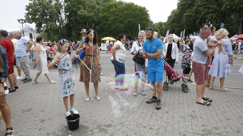 Linksmybės patiems mažiausiems Jūros šventės dalyviams 