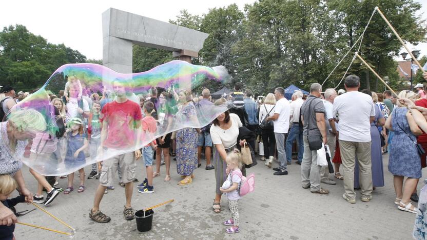 Linksmybės patiems mažiausiems Jūros šventės dalyviams 