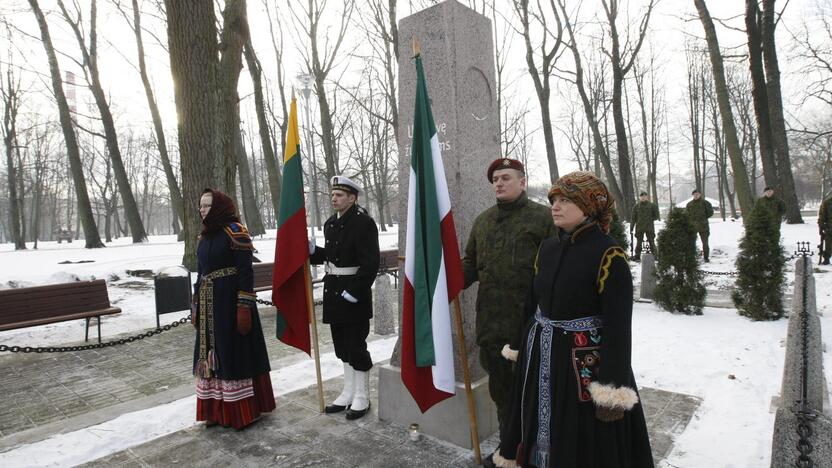 Žuvusiųjų pagerbimas prie paminklo 1923 metų sukilimo dalyviams 