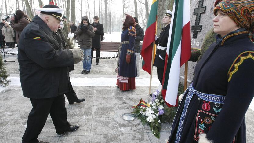 Žuvusiųjų pagerbimas prie paminklo 1923 metų sukilimo dalyviams 