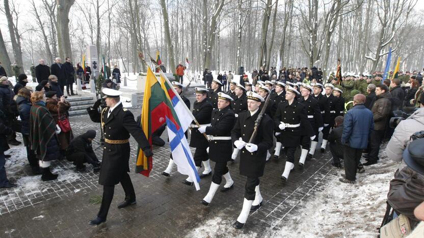 Žuvusiųjų pagerbimas prie paminklo 1923 metų sukilimo dalyviams 