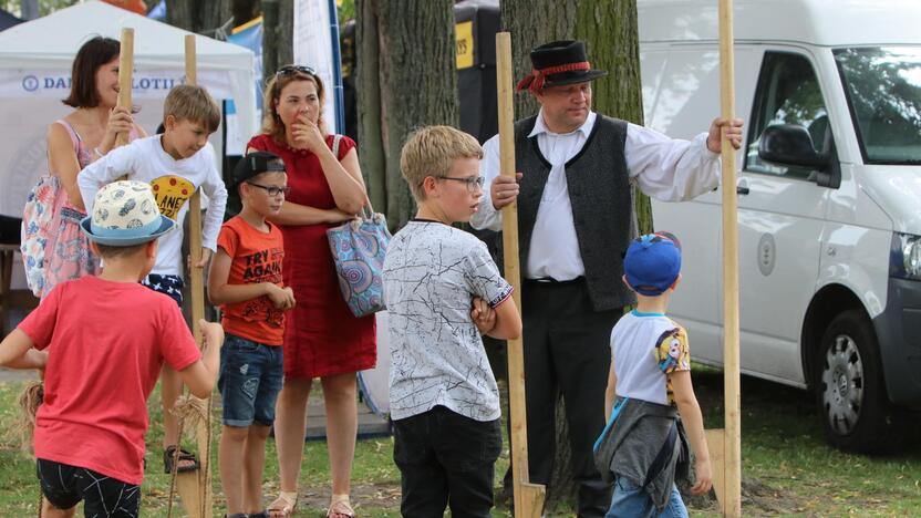 Linksmybės patiems mažiausiems Jūros šventės dalyviams 