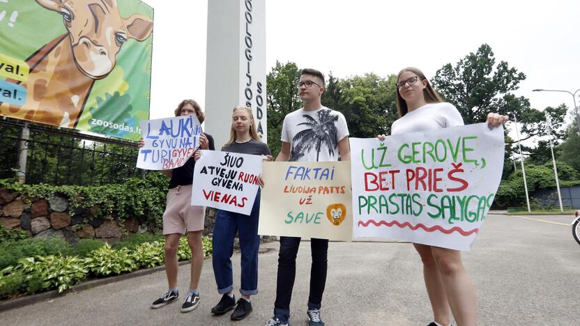 Piketas prie Lietuvos zoologijos sodo