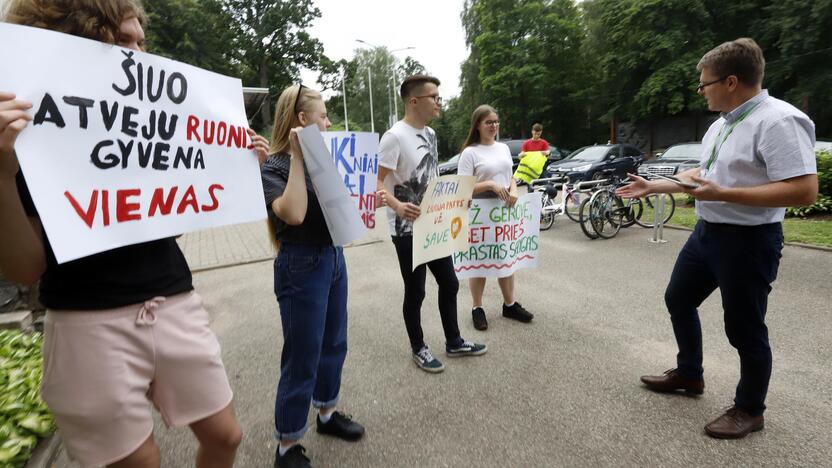 Piketas prie Lietuvos zoologijos sodo