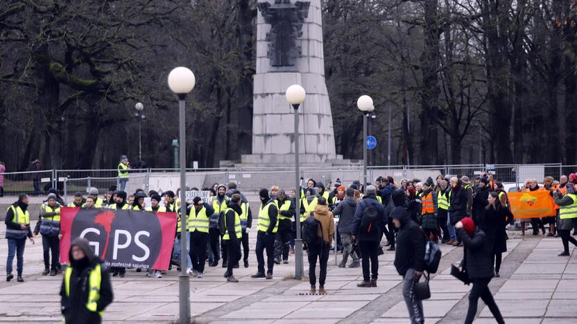 S. Dariaus ir S. Girėno stadioną stačiusių turkų protesto akcija