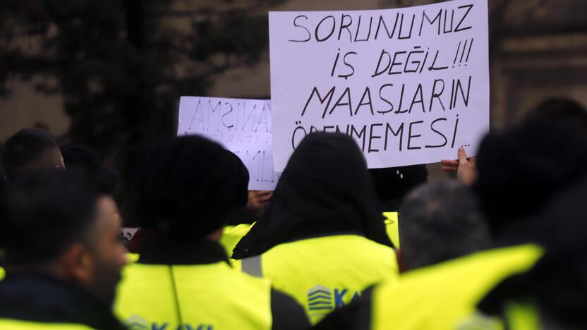 S. Dariaus ir S. Girėno stadioną stačiusių turkų protesto akcija