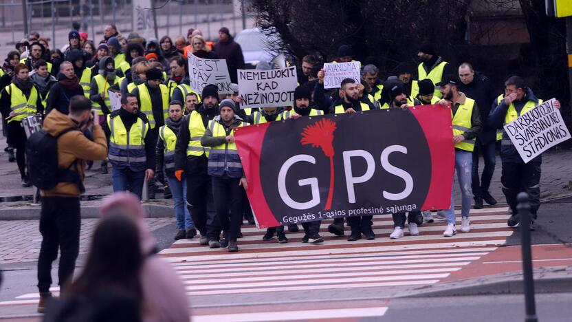 S. Dariaus ir S. Girėno stadioną stačiusių turkų protesto akcija