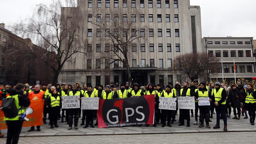 S. Dariaus ir S. Girėno stadioną stačiusių turkų protesto akcija