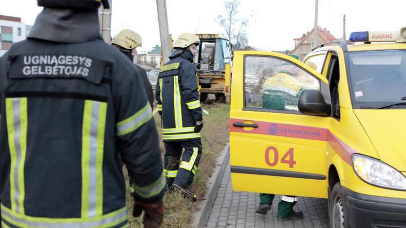 Nuotėkis: ugniagesiai pranešimą apie besiveržiančias dujas degalinėje vertino labai rimtai – nesuvaldyta situacija galėjo virsti tragedija.