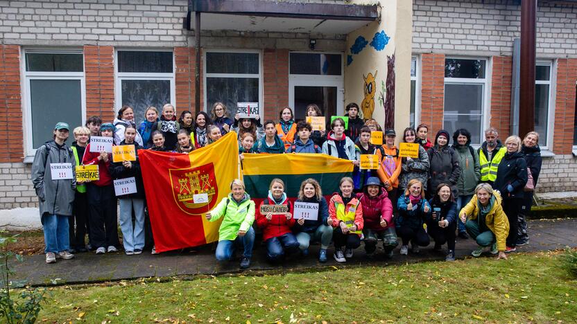 Mokytojų protesto eisena pėsčiomis iš Klaipėdos į Vilnių