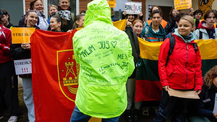 Mokytojų protesto eisena pėsčiomis iš Klaipėdos į Vilnių