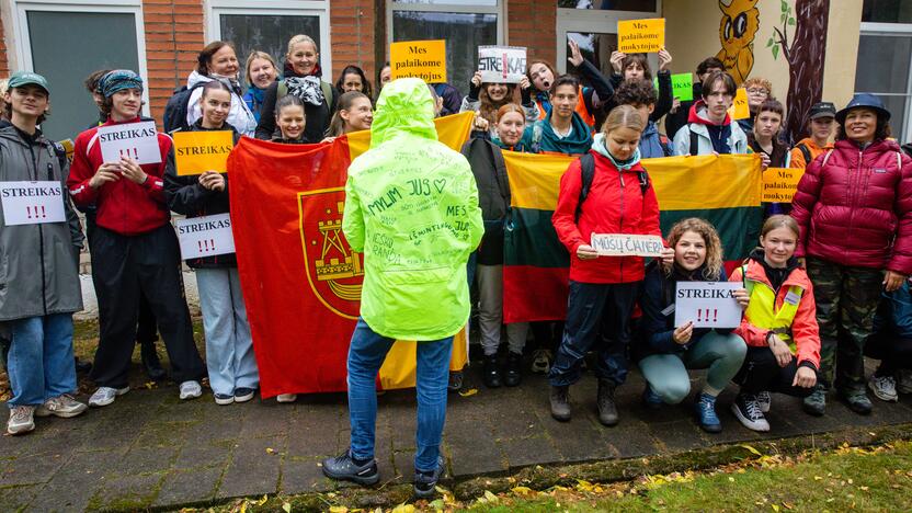 Mokytojų protesto eisena pėsčiomis iš Klaipėdos į Vilnių