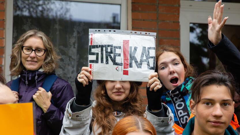 Mokytojų protesto eisena pėsčiomis iš Klaipėdos į Vilnių