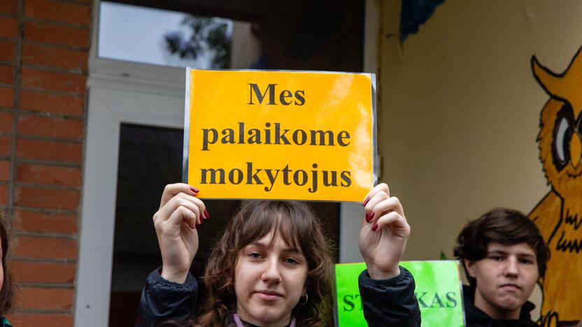 Mokytojų protesto eisena pėsčiomis iš Klaipėdos į Vilnių