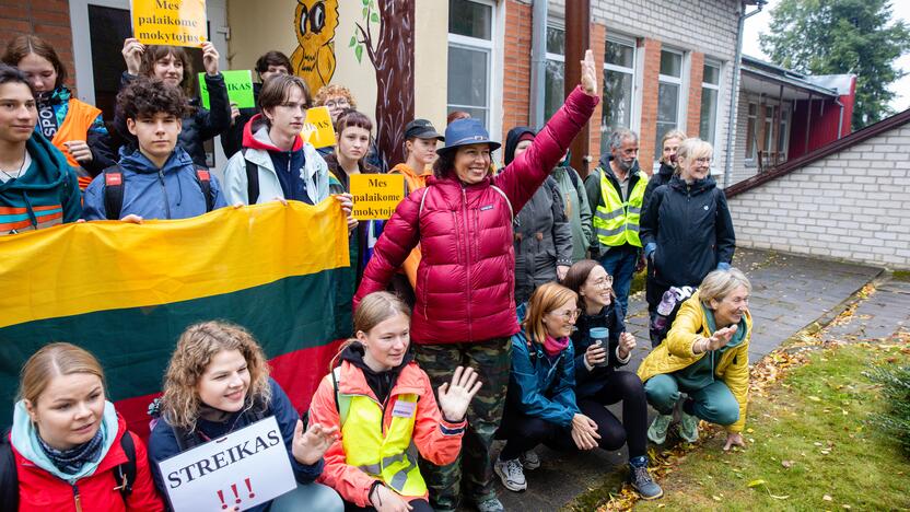 Mokytojų protesto eisena pėsčiomis iš Klaipėdos į Vilnių