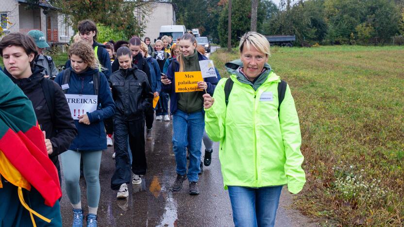 Mokytojų protesto eisena pėsčiomis iš Klaipėdos į Vilnių