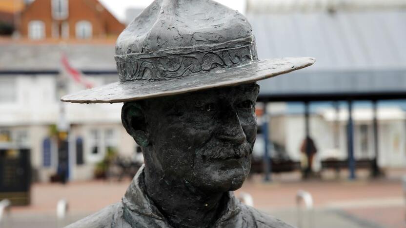 Įamžinimas: pasaulinio skautų judėjimo lyderis R. Baden-Powellas 1933 m. lankėsi Lietuvoje ir Palangoje, tad jo garbei kurorte nuspręsta pavadinti alėją.