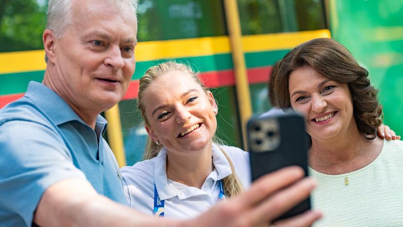 G. Nausėda aplankė Lietuvos komandą olimpiniame kaimelyje