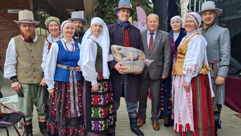 Atstovavimas: renginyje, skirtame Sūduvos metams paminėti, dalyvavo būrys pakaunės folkloro atlikėjų ir amatininkų.