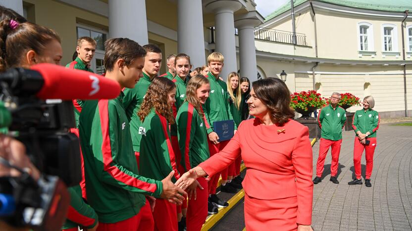 Palaikymas: D.Nausėdienė palinkėjo sportininkams būti pavyzdžiu visiems savo bendraamžiams.