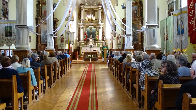 Malda: Švč.Trejybės bažnyčioje buvo aukojamos šv.Mišios už šviesaus atminimo gydytoją, čekiškiečius ir jų šeimas.