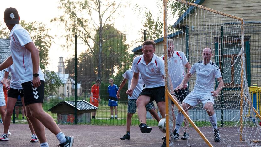 Ypatumai: bendruomenių futbolo turnyre gausu įdomių taisyklių.