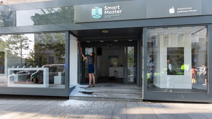 Vilniuje įsilaužta į „Smart Master” parduotuvę.