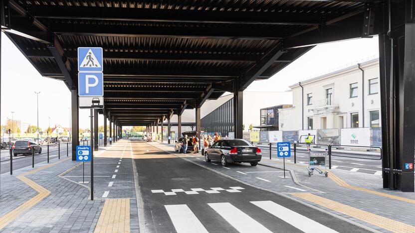 Rekonstruota Vilniaus oro uosto centrinė aikštė