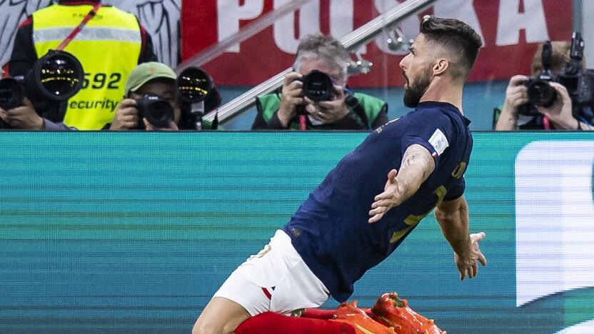 Produktyvumas: darbštusis O. Giroud aplenkė Prancūzijos rinktinės įvarčių mašiną T. Henry.